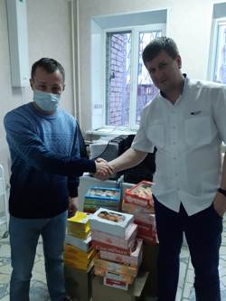 Олег Шаронов поддержал сотрудников ковидного госпиталя